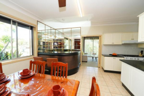 3BR House with Swimming Pool in Sydney, Sydney